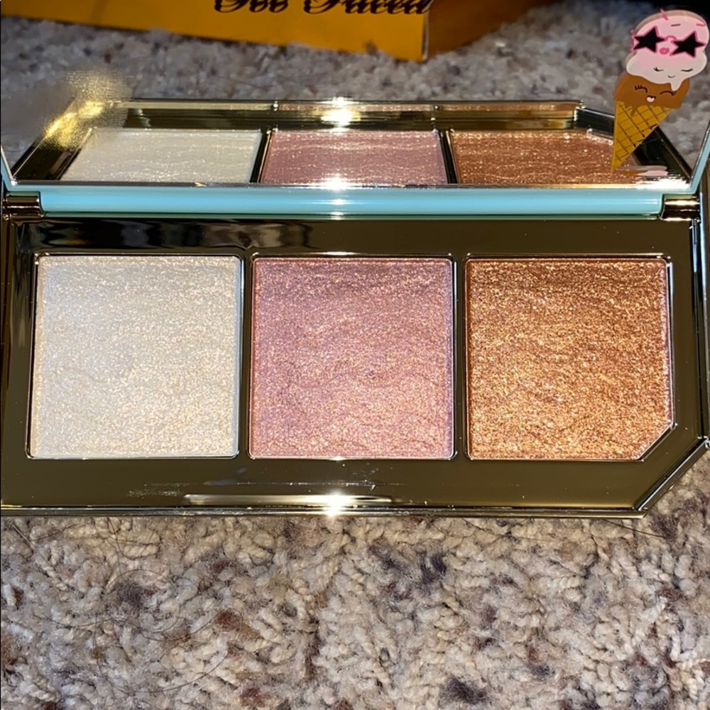 Too faced triple scoop highlighting pallet